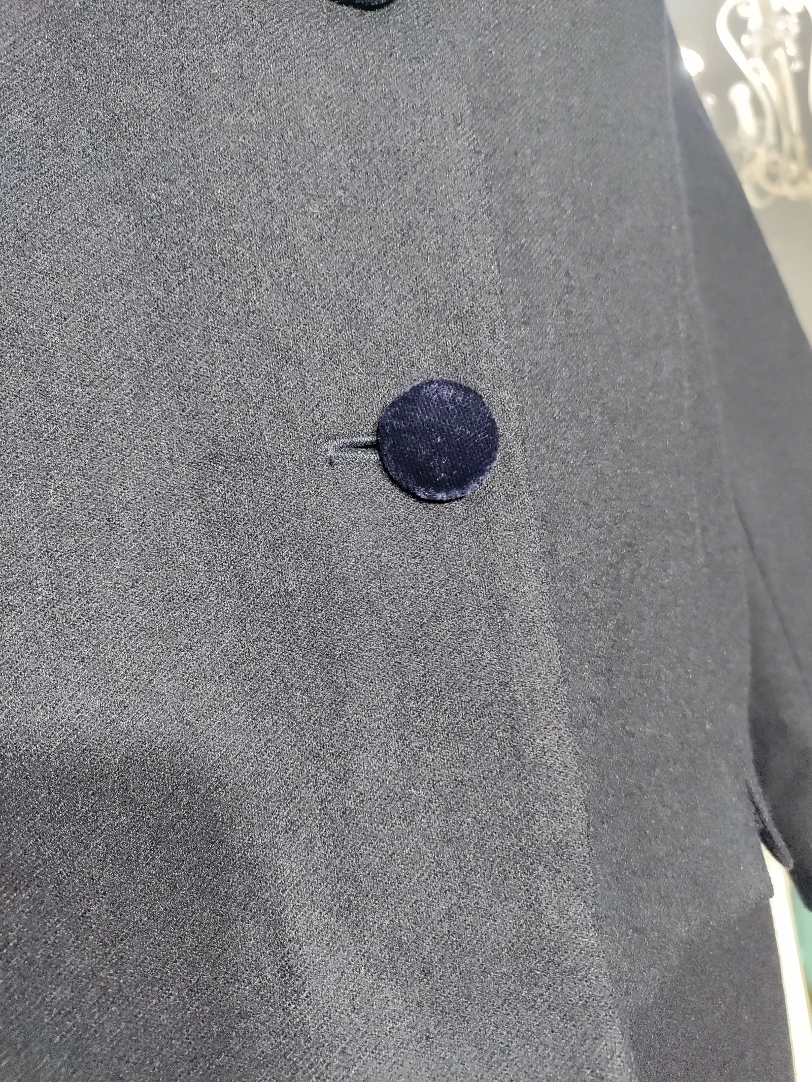 Traje vintage Greta Madrid azul marino/negro con cuello y botones de terciopelo • Talla 44 – photo 4
